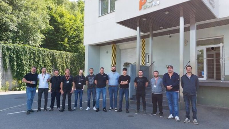 Service Training for Global Distributors - Box